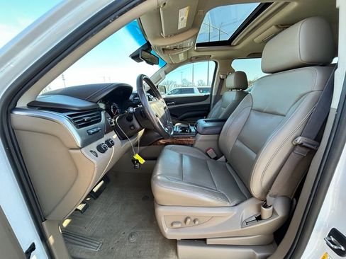 Used 2019 Chevrolet Suburban Premier image 14