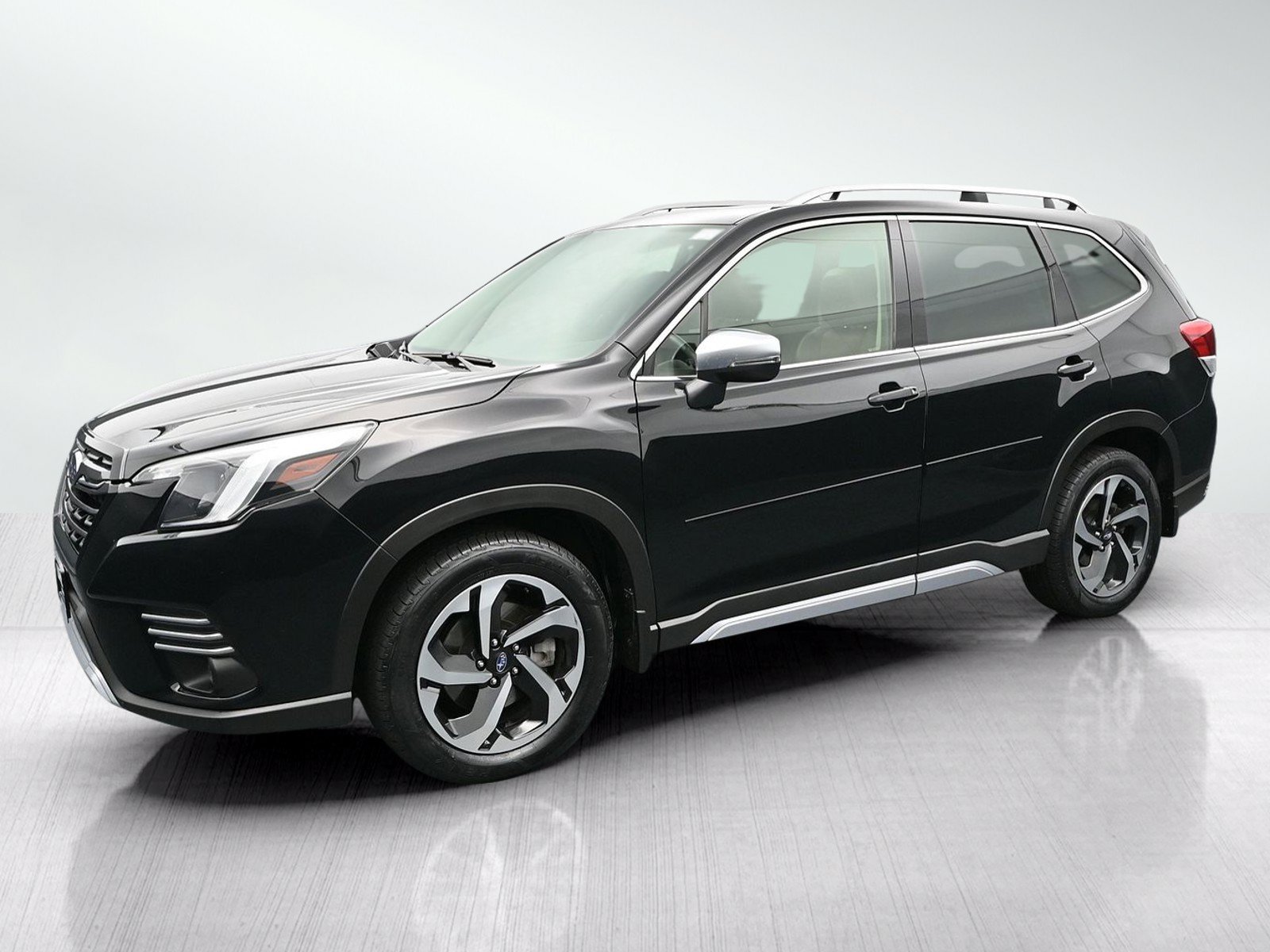 Used 2023 Subaru Forester Touring AWD/4WD image 2