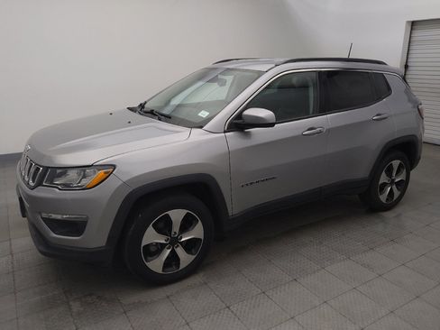 Used 2019 Jeep Compass Latitude w/ Cold Weather Group AWD/4WD image 2