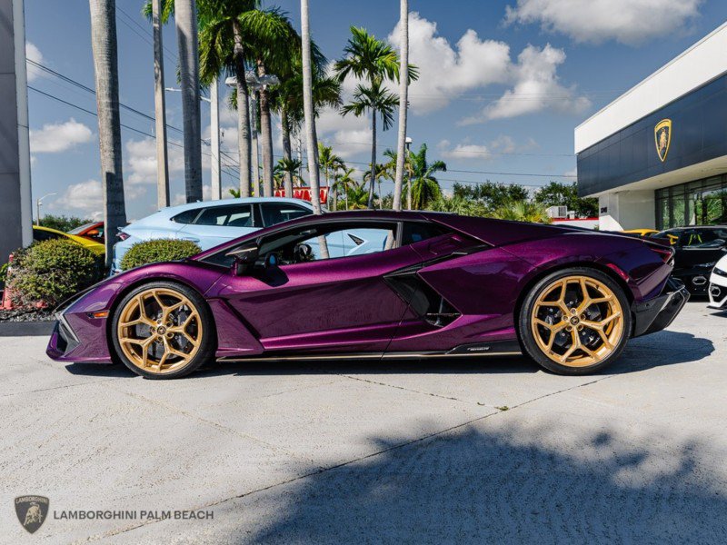 Used 2025 Lamborghini Revuelto AWD/4WD image 2