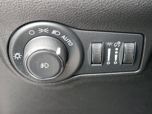 Used 2024 Jeep Compass Latitude image 28