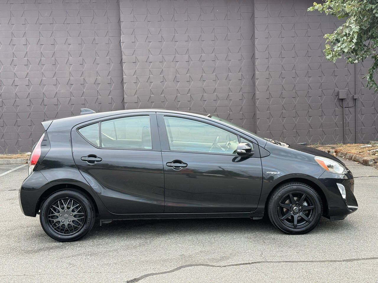 Used 2016 Toyota Prius C One FWD image 4