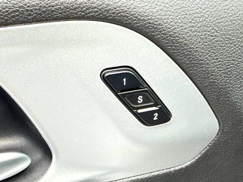 Used 2024 Chrysler Pacifica Limited FWD image 23