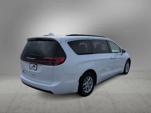 Used 2022 Chrysler Pacifica Touring-L FWD image 8