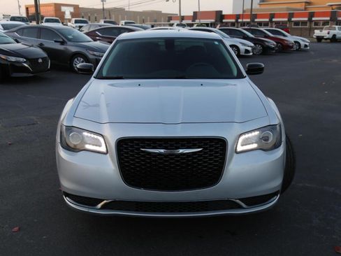 Used 2019 Chrysler 300 Touring w/ Sport Appearance Package image 2