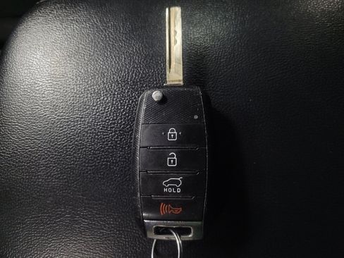 Used 2019 Kia Sorento FWD V6 image 32