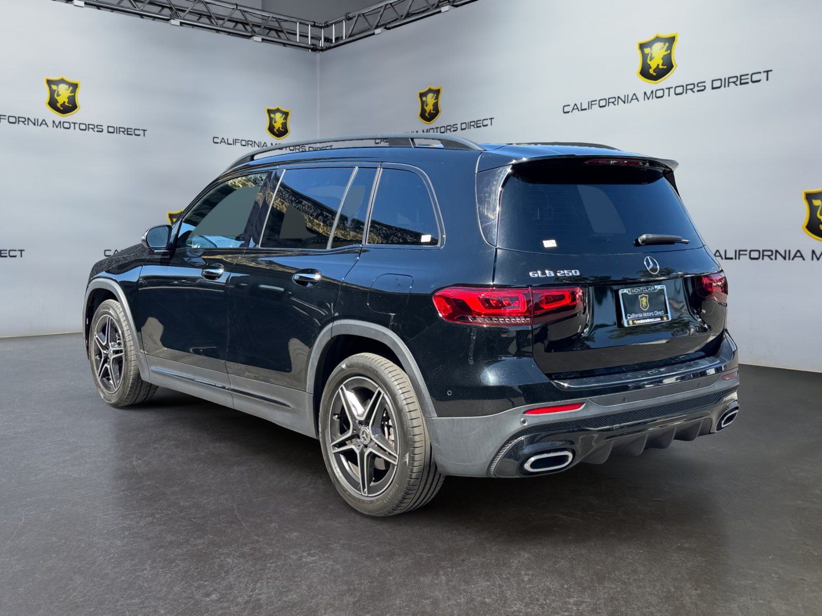 Used 2023 Mercedes-Benz GLB 250 image 3