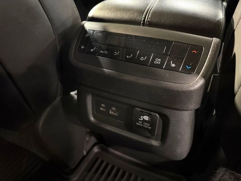 Used 2022 Nissan Pathfinder Platinum image 21
