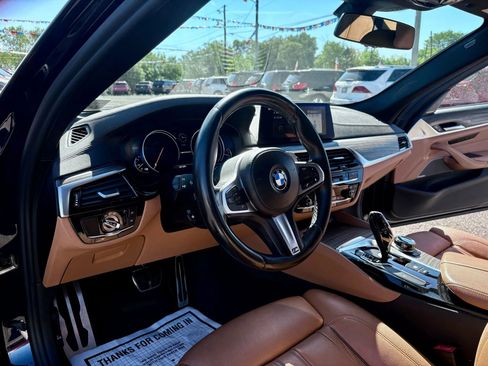 Used 2018 BMW M550i xDrive image 16