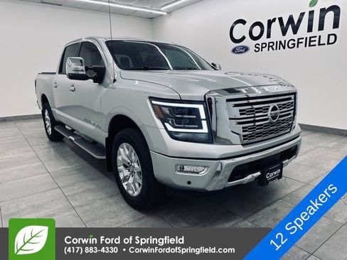 Used 2020 Nissan Titan SL w/ Moonroof Package image 6