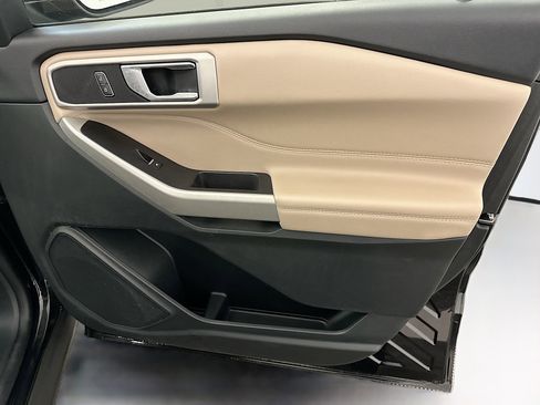 Used 2022 Ford Explorer XLT w/ Equipment Group 202A image 35