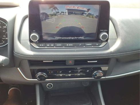 Used 2023 Nissan Rogue S FWD image 16