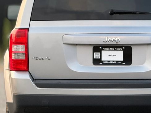 Used 2017 Jeep Patriot Latitude AWD/4WD image 13