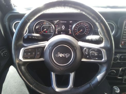 Used 2020 Jeep Gladiator Overland image 14