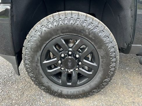 Used 2018 Chevrolet Silverado 2500 LTZ w/ Midnight Edition image 10