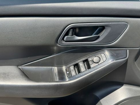 Used 2024 Nissan Rogue S FWD image 23