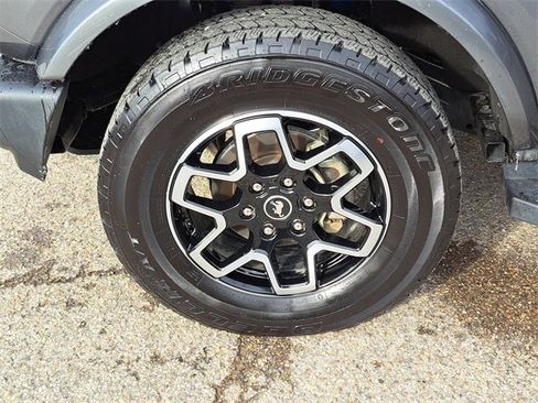 Used 2024 Ford Bronco Outer Banks image 9