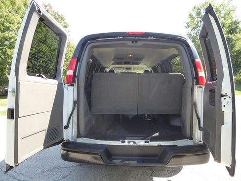 Used 2018 Chevrolet Express 3500 LS image 30