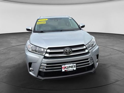 Used 2018 Toyota Highlander Limited Platinum AWD/4WD image 3