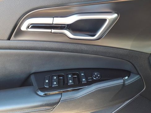 Used 2024 Kia Sportage EX image 4