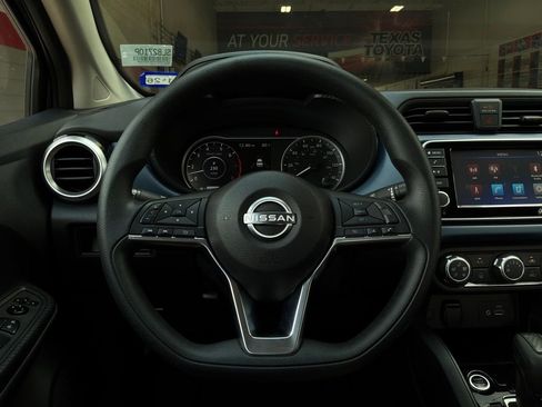 Used 2025 Nissan Versa SV FWD image 27