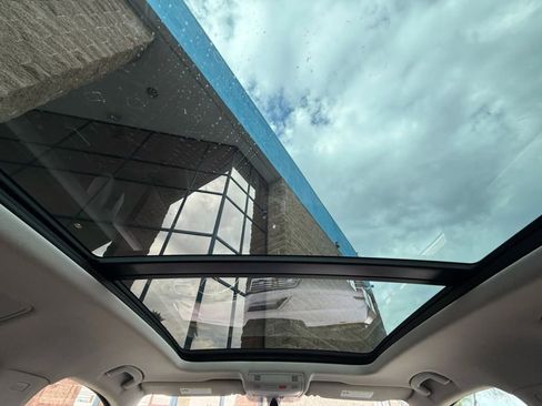 Used 2018 Volkswagen Tiguan SE w/ Panoramic Sunroof Package image 53