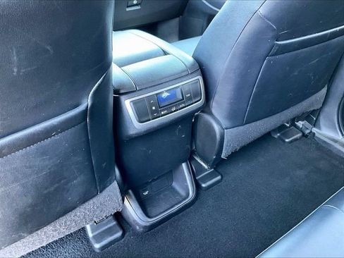 Used 2019 Toyota Highlander XLE AWD/4WD image 10