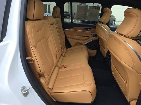 Used 2024 Jeep Grand Cherokee Summit image 18