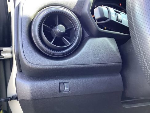 Used 2024 Chevrolet Colorado W/T image 15