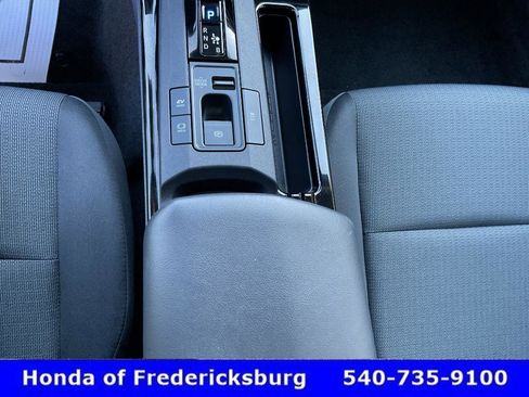 Used 2026 Toyota Prius LE FWD image 35
