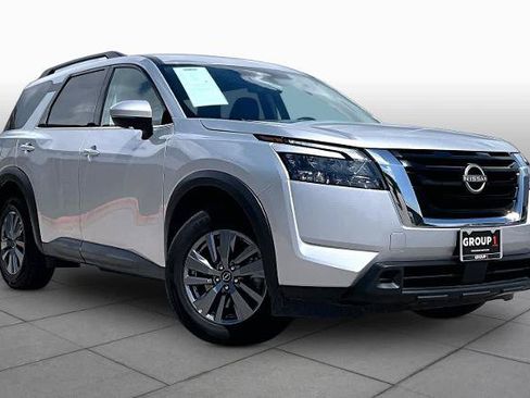 Certified 2024 Nissan Pathfinder SV FWD image 3