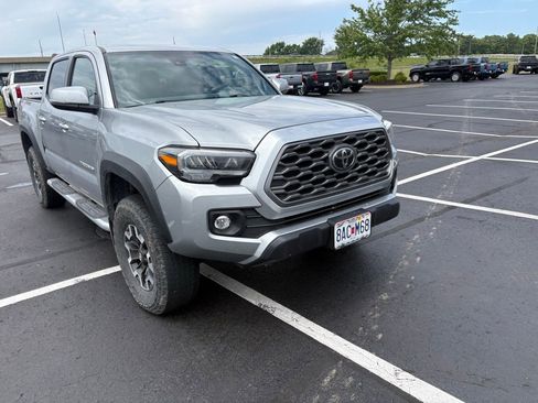 Used 2023 Toyota Tacoma TRD Off-Road w/ TRD Premium Off Road Package AWD/4WD image 7