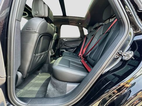 Certified 2023 Porsche Macan S AWD/4WD image 24