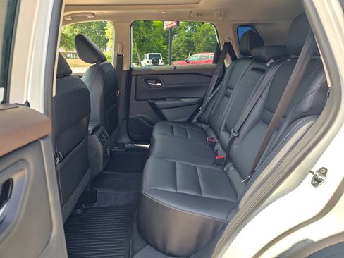 Used 2022 Nissan Rogue SL w/ SL Premium Package image 13