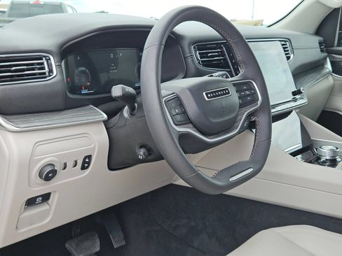 Used 2024 Jeep Wagoneer Series II w/ Flexible Seating Group RWD image 10