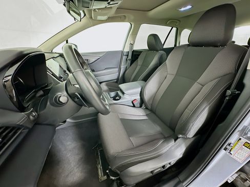 Used 2025 Subaru Outback Premium image 13