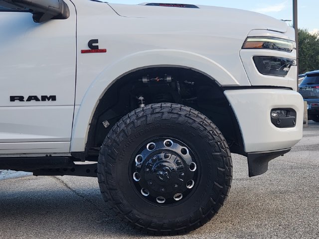 Used 2025 RAM 3500 Limited AWD/4WD image 9