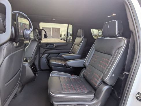 Used 2025 GMC Yukon XL AT4 Ultimate AWD/4WD image 14