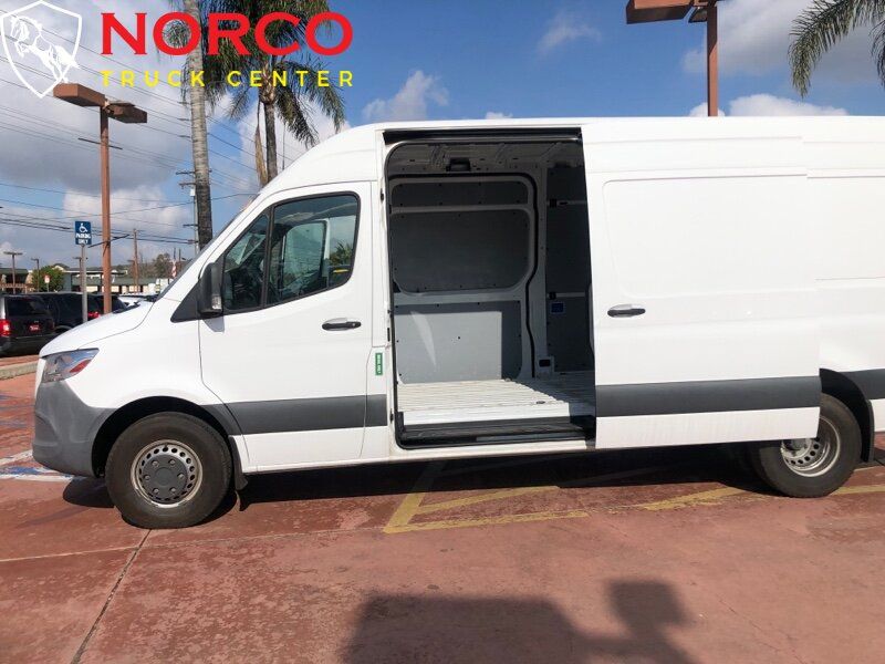 Used 2019 Freightliner Sprinter 3500 RWD image 7
