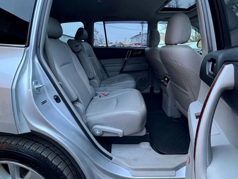 Used 2013 Toyota Highlander Limited image 7