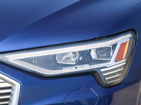 Used 2022 Audi e-tron Premium image 5