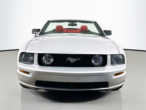 Used 2005 Ford Mustang GT Premium image 2