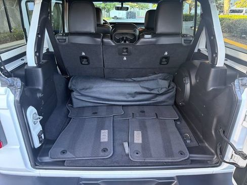 Used 2019 Jeep Wrangler Unlimited Sahara AWD/4WD image 18
