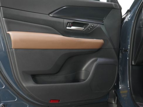 Used 2024 Toyota Grand Highlander AWD Hybrid image 20