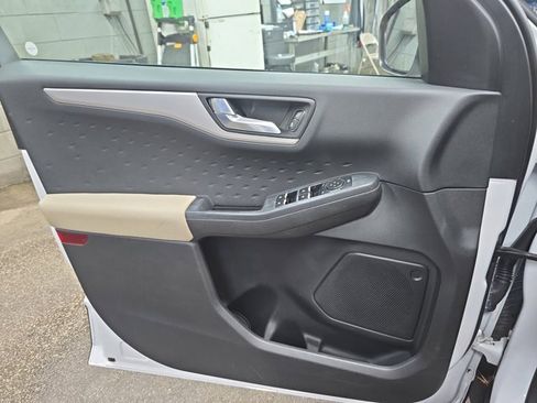 Used 2020 Ford Escape SE image 26