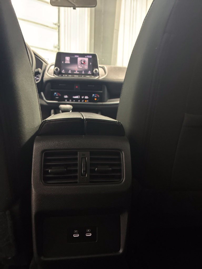 Used 2024 Nissan Rogue SV FWD image 30