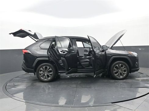 Used 2025 Toyota RAV4 XLE Premium image 32