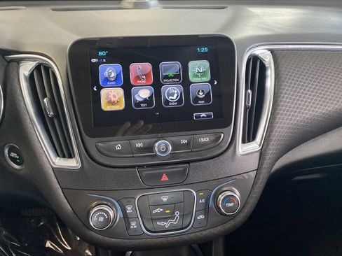 Used 2018 Chevrolet Malibu LT w/ Driver Confidence Package image 9