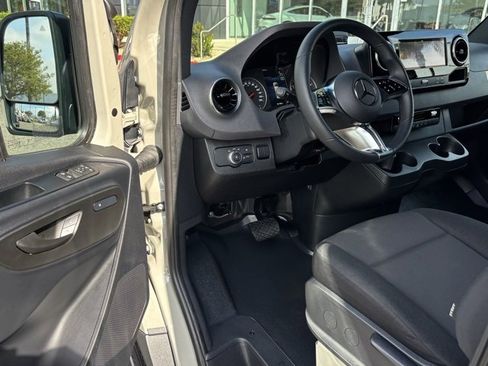 Used 2025 Mercedes-Benz Sprinter 2500 image 12