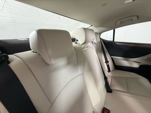 Certified 2025 Lexus ES 300h w/ Premium Package image 28